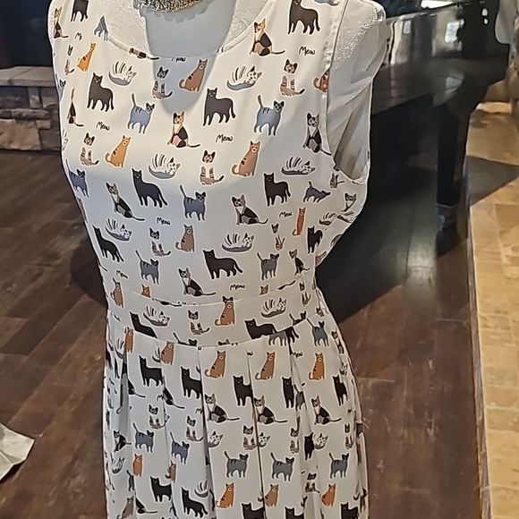 Calling all cat lovers!classic style dress with cats everywhere!size medium - Picture 4 of 12